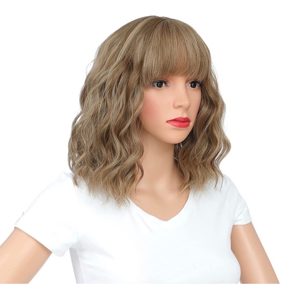 NIB Dark Blonde Ash Brown Highlights Wavy Wig Bangs Short Bob Cute Realistic - Picture 4 of 12